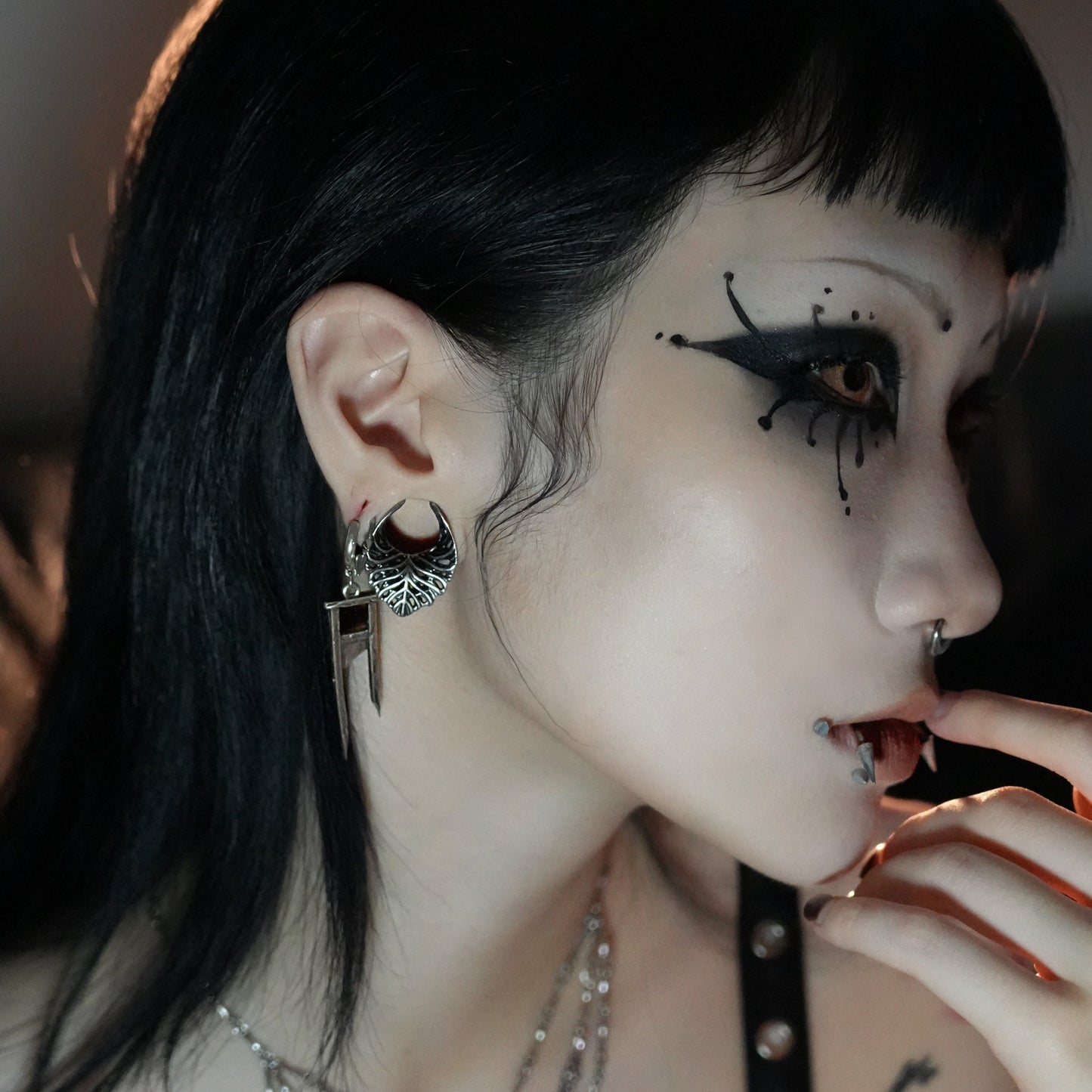 RETRO LEAF TUNNELS