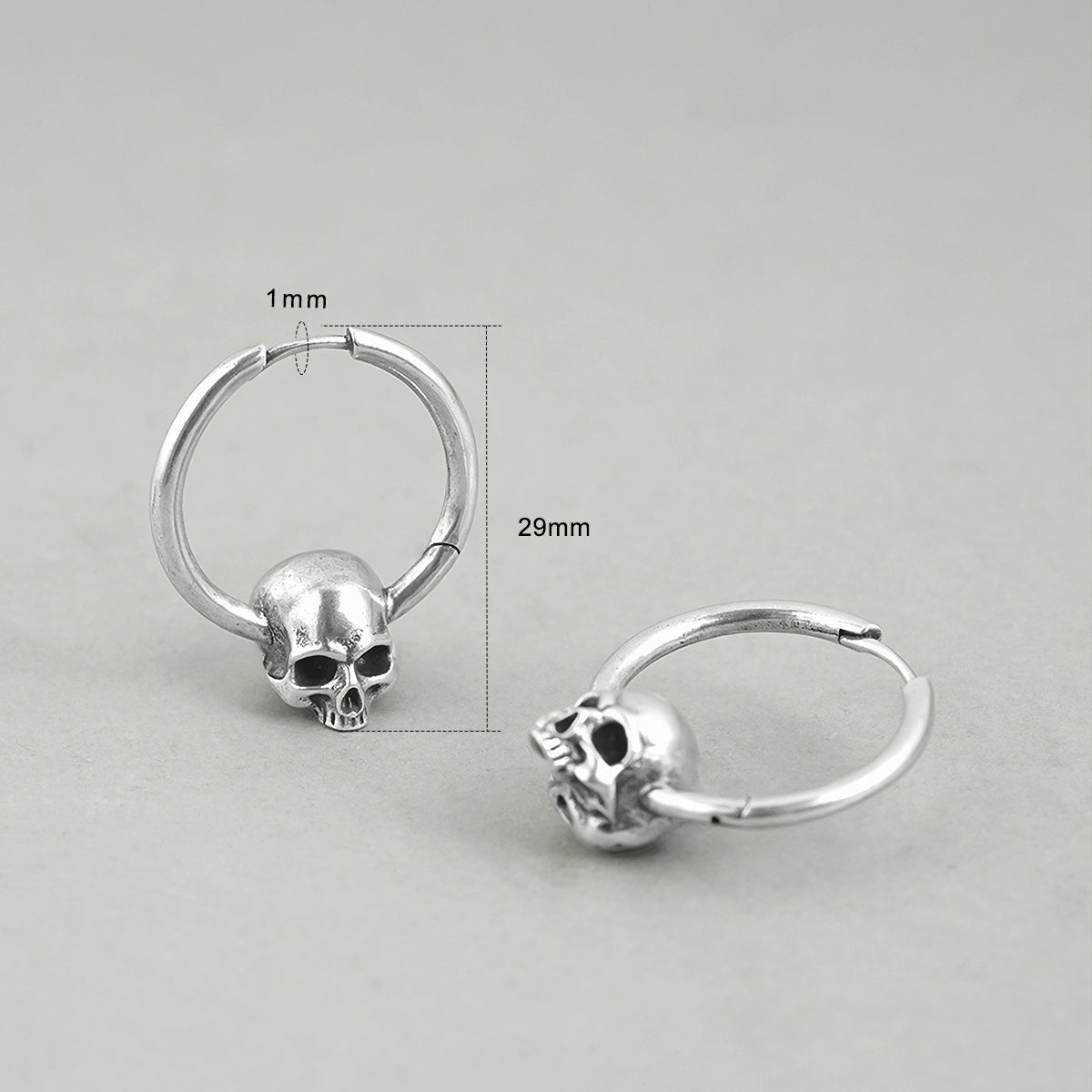 BRAVE SKULL EARRINGS