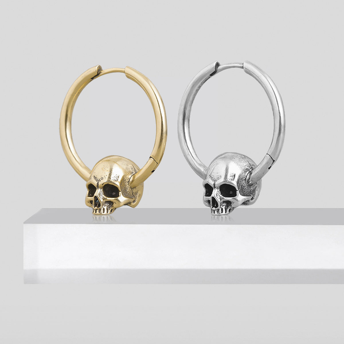 BRAVE SKULL EARRINGS