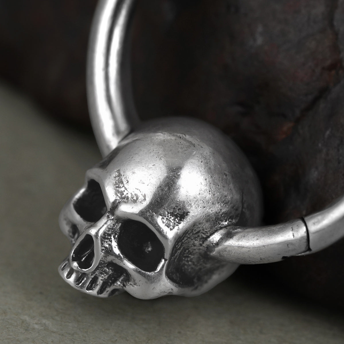 BRAVE SKULL EARRINGS