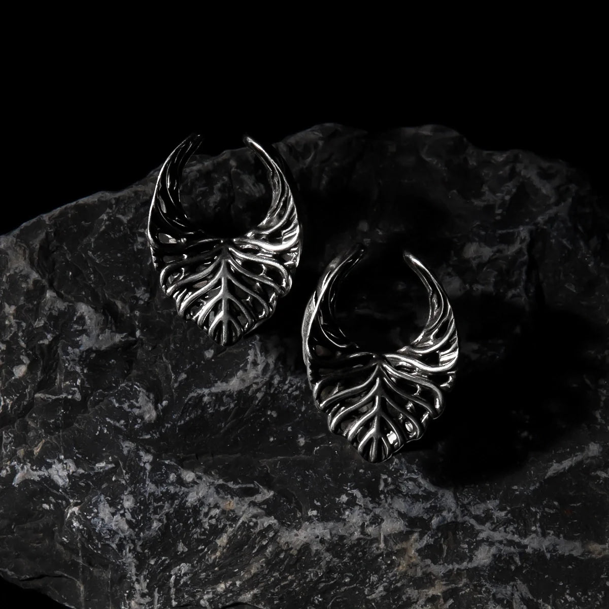 RETRO LEAF TUNNELS