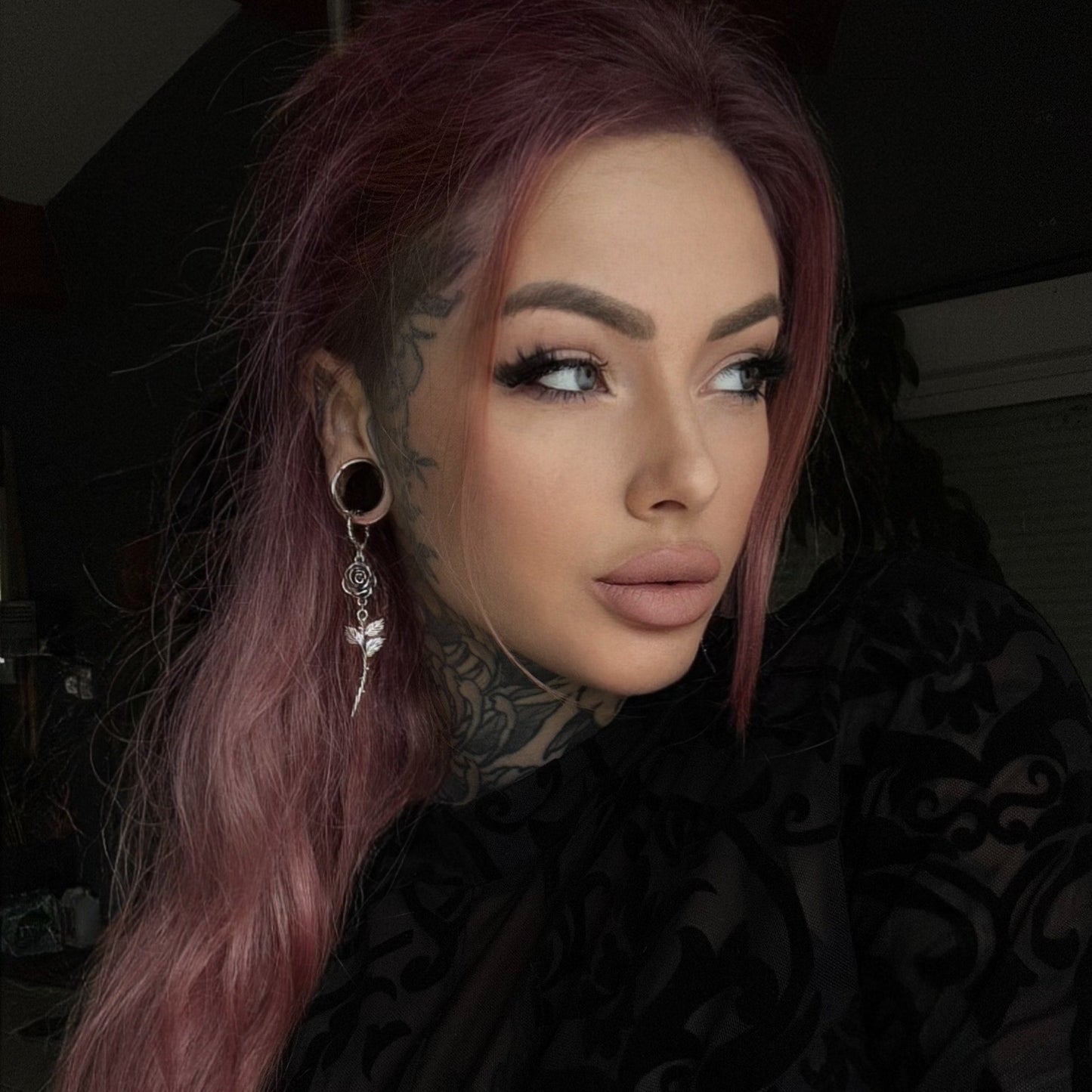 ELEGANT ROSE EARRINGS