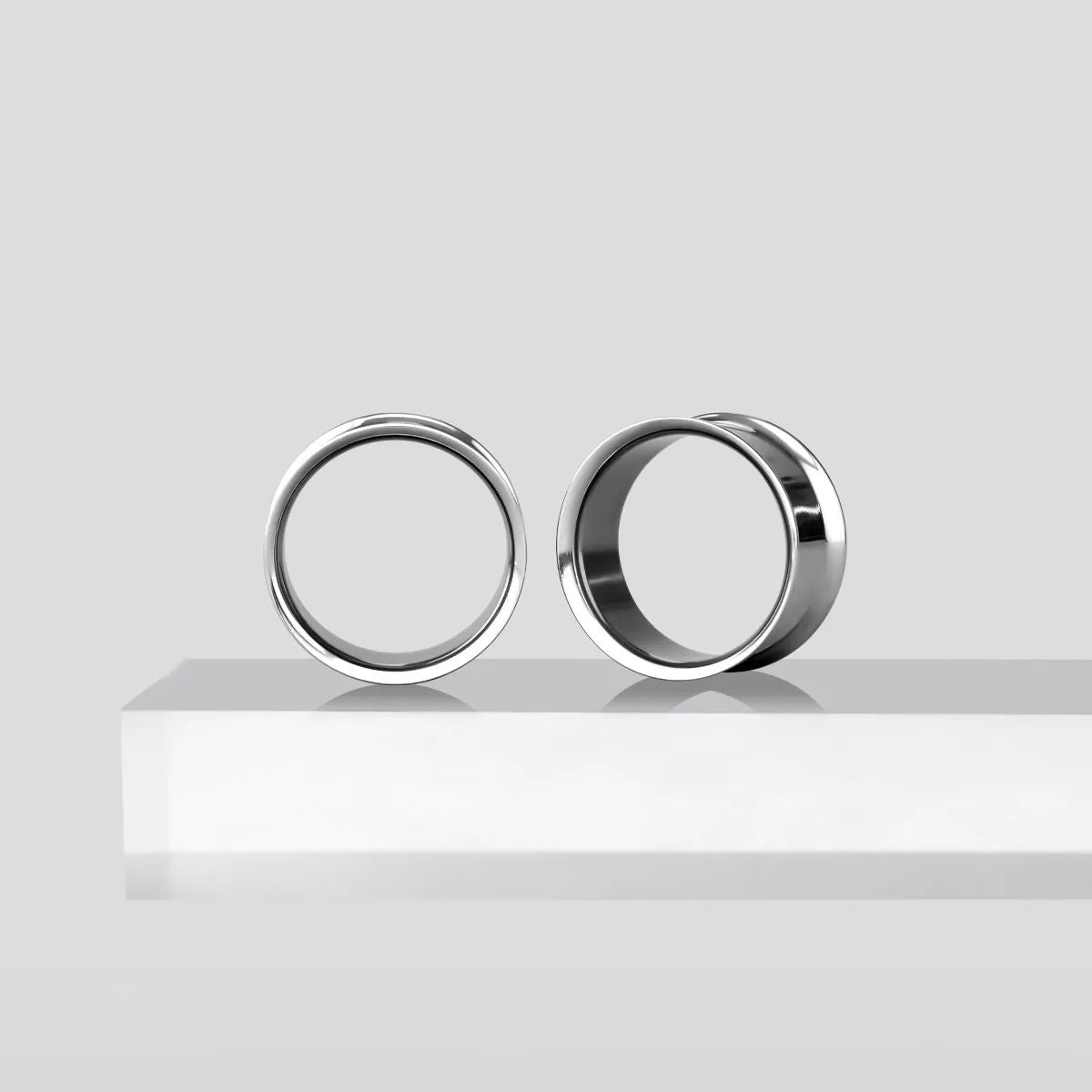 MINIMALIST LOOP TITANIUM TUNNELS